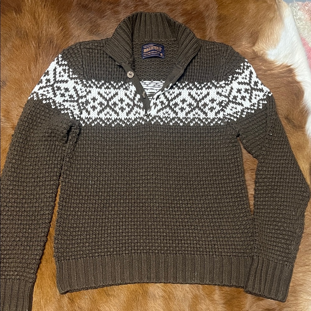 Hollister Brown and White Qrtr Button Sweater